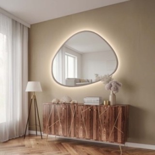 Oglindă cu formă organică, în ramă din MDF de culoarea cașmirului, cu iluminare interioară - MARIS SAND LED ÎN RAMĂ