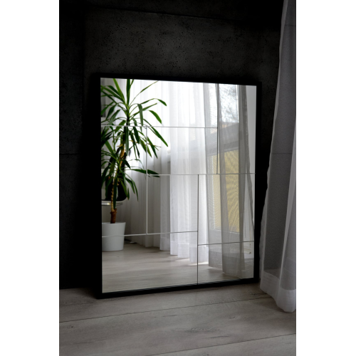 Oglindă modernă de la Mirrors - TETRIS - cu o ramă neagră frumoasă