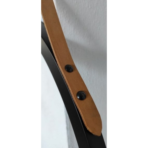 Oglindă rotundă cu ramă neagră mată și curea din piele maro - OTTO BANDĂ BRONZE - culoarea ramei la alegere