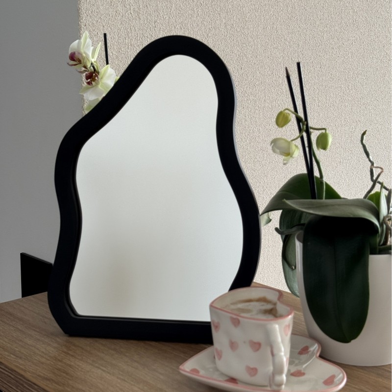 Oglindă cosmetică în ramă din MDF negru - STONE PETITE