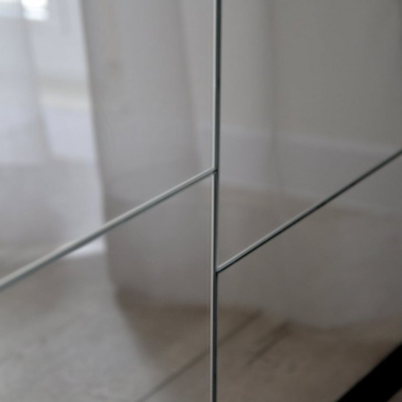 Oglindă modernă de la Mirrors - TETRIS - cu o ramă neagră frumoasă