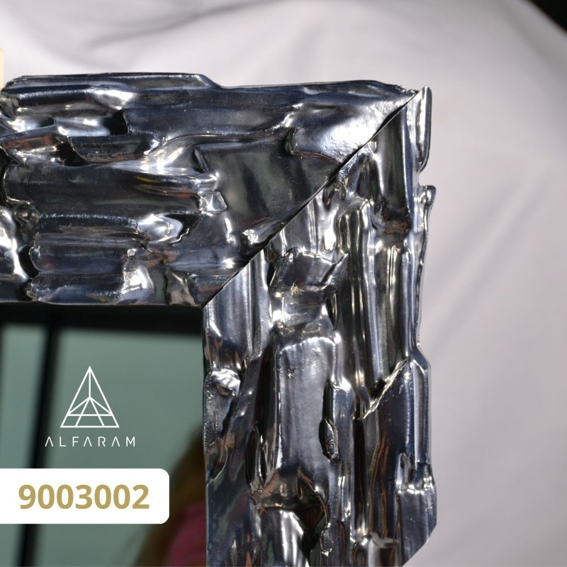 Oglindă de perete de lux cu ramă argintie bogat decorată - 9003002